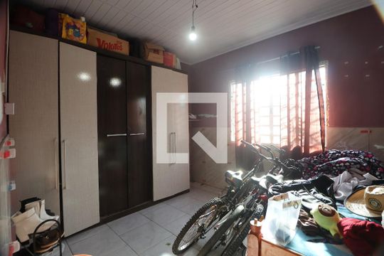 Quarto 2 de casa à venda com 3 quartos, 150m² em Guajuviras, Canoas