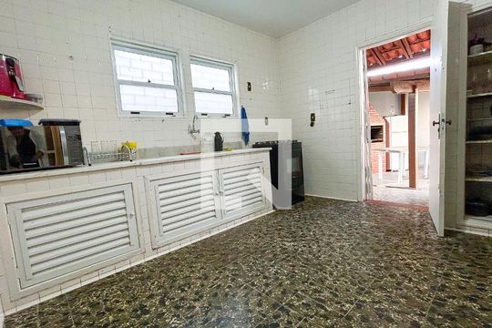 Cozinha de casa para alugar com 4 quartos, 479m² em Centro, Rio das Ostras