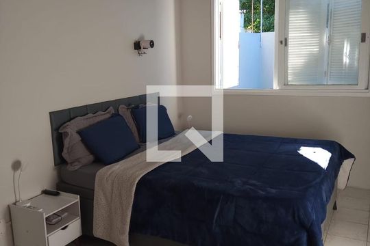 Quarto de casa à venda com 2 quartos, 105m² em Rio Branco, Canoas
