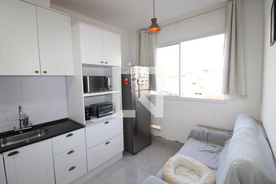 Sala e Cozinha de apartamento para alugar com 1 quarto, 26m² em Guaianases, São Paulo