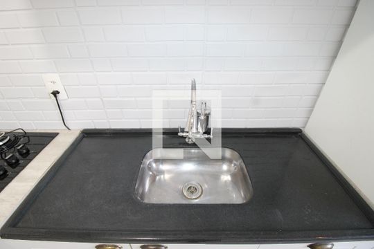 Sala e Cozinha de apartamento para alugar com 1 quarto, 26m² em Guaianases, São Paulo