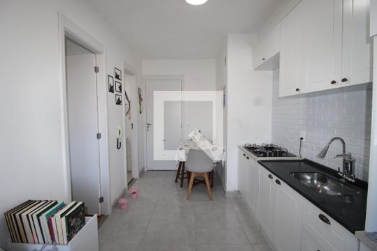 Sala e Cozinha de apartamento para alugar com 1 quarto, 26m² em Guaianases, São Paulo