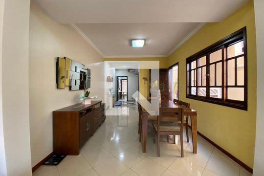 Sala de casa à venda com 3 quartos, 175m² em Rio Pequeno, São Paulo