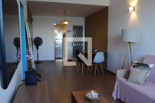 sala de apartamento para alugar com 3 quartos, 67m² em Barra da Tijuca, Rio de Janeiro
