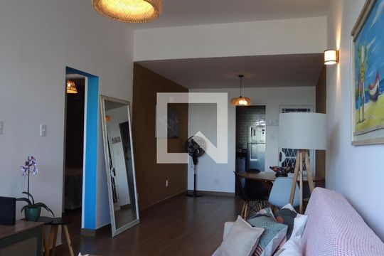 Sala de apartamento para alugar com 3 quartos, 67m² em Barra da Tijuca, Rio de Janeiro