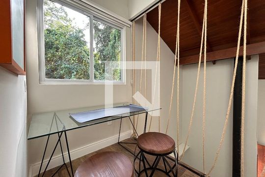 Sala 2 de casa de condomínio para alugar com 2 quartos, 100m² em Itacorubi, Florianópolis