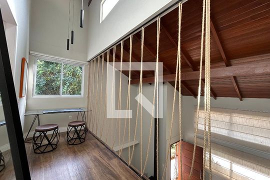Sala 2 de casa de condomínio para alugar com 2 quartos, 100m² em Itacorubi, Florianópolis