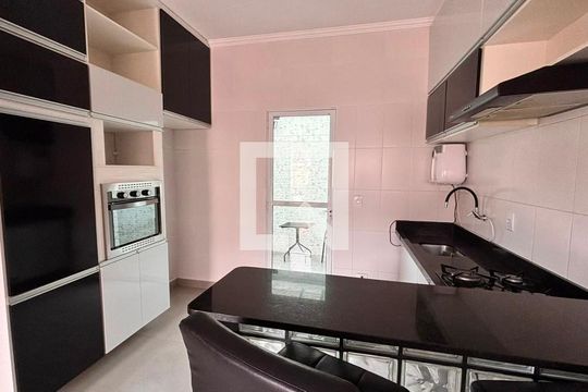 Sala/Cozinha de casa de condomínio para alugar com 2 quartos, 48m² em Chácara Ondas Verdes, Cotia