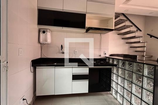 Sala/Cozinha de casa de condomínio para alugar com 2 quartos, 48m² em Chácara Ondas Verdes, Cotia