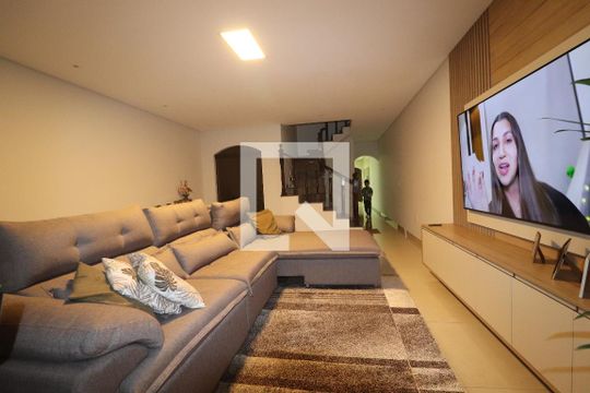 Sala de casa para alugar com 3 quartos, 293m² em Jardim Santo Alberto, Santo André