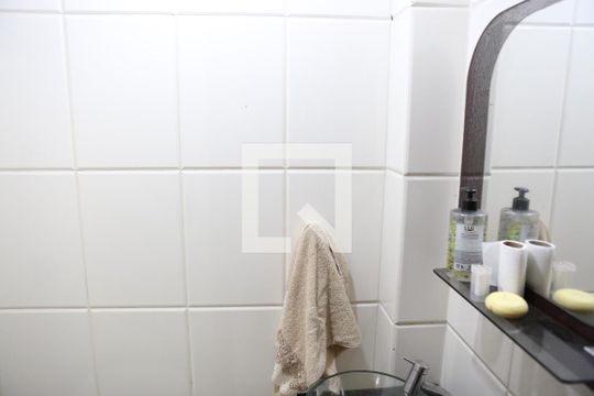 Banheiro de apartamento à venda com 2 quartos, 62m² em Camargos, Belo Horizonte