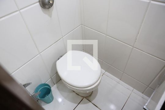 Banheiro de apartamento à venda com 2 quartos, 62m² em Camargos, Belo Horizonte