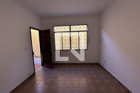 Sala de casa para alugar com 2 quartos, 55m² em Marechal Hermes , Rio de Janeiro