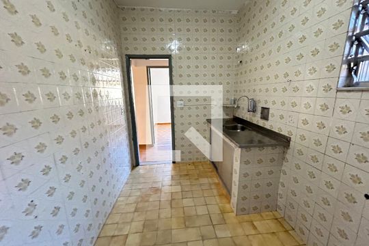 Cozinha de casa para alugar com 2 quartos, 55m² em Marechal Hermes , Rio de Janeiro