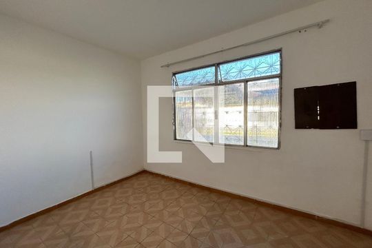 Quarto 1 de casa para alugar com 2 quartos, 55m² em Marechal Hermes , Rio de Janeiro