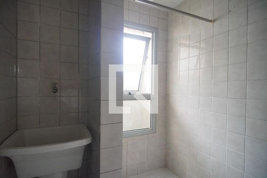 Banheiro social de kitnet/studio para alugar com 1 quarto, 37m² em Centro, São Leopoldo