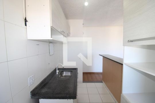 Sala / Cozinha de apartamento para alugar com 2 quartos, 49m² em Vila Roque, São Paulo