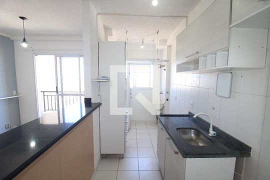 Sala / Cozinha de apartamento para alugar com 2 quartos, 49m² em Vila Roque, São Paulo