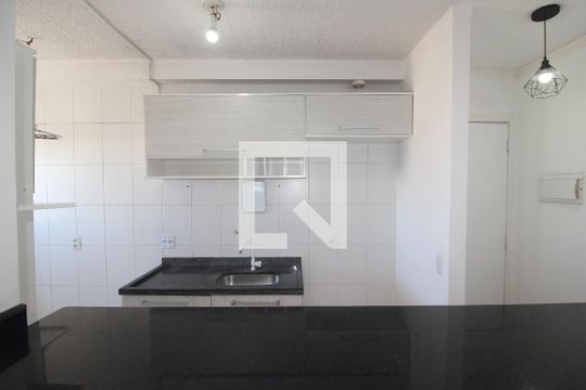 Sala / Cozinha de apartamento para alugar com 2 quartos, 49m² em Vila Roque, São Paulo