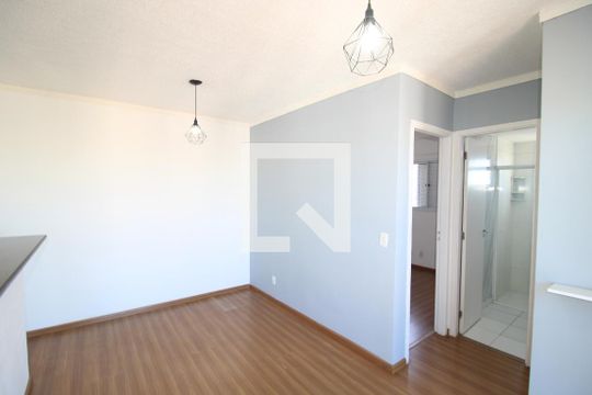 Sala / Cozinha de apartamento para alugar com 2 quartos, 49m² em Vila Roque, São Paulo