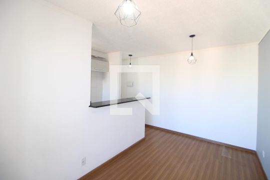 Sala / Cozinha de apartamento para alugar com 2 quartos, 49m² em Vila Roque, São Paulo