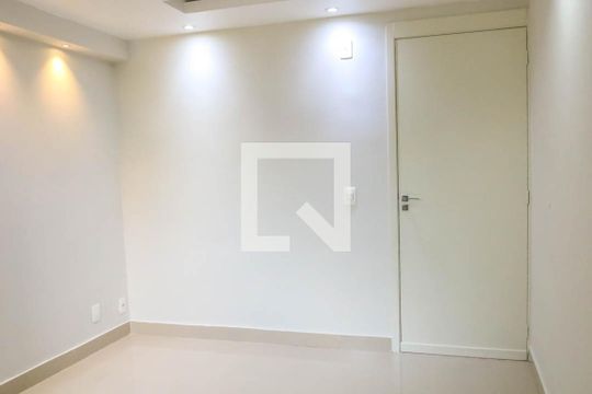 Sala de apartamento para alugar com 2 quartos, 45m² em Tomás Coelho, Rio de Janeiro