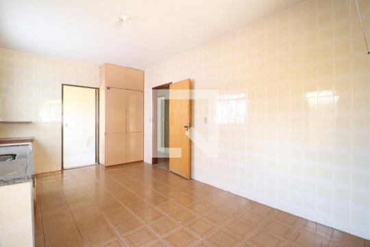 Cozinha de casa para alugar com 5 quartos, 250m² em Nossa Senhora Aparecida, Uberlândia