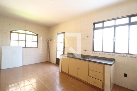 Cozinha de casa para alugar com 5 quartos, 250m² em Nossa Senhora Aparecida, Uberlândia