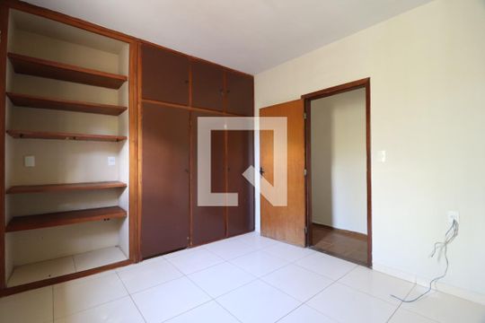 Suíte de casa para alugar com 5 quartos, 250m² em Nossa Senhora Aparecida, Uberlândia