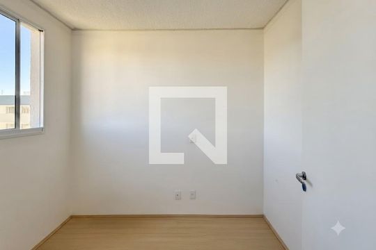 Quarto 2 de apartamento para alugar com 2 quartos, 34m² em Jardim São Luís, São Paulo