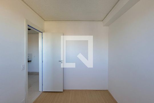 Quarto 1 de apartamento para alugar com 2 quartos, 34m² em Jardim São Luís, São Paulo