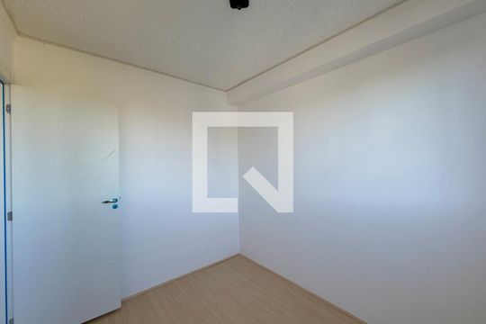 Quarto 1 de apartamento para alugar com 2 quartos, 34m² em Jardim São Luís, São Paulo