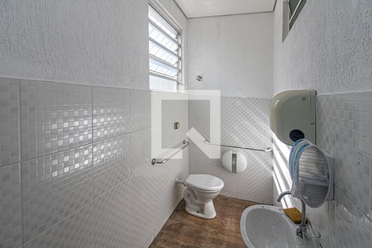 banheiro social_2 de casa à venda com 10 quartos, 560m² em Vila das Merces, São Paulo