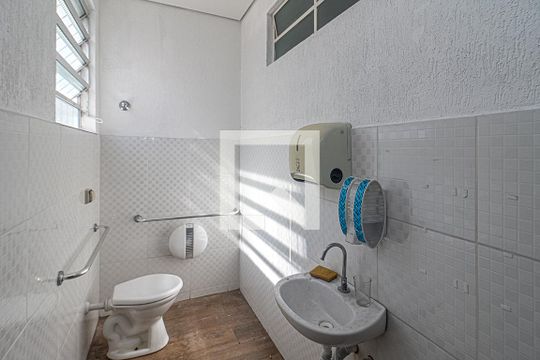 banheiro social_1 de casa à venda com 10 quartos, 560m² em Vila das Merces, São Paulo