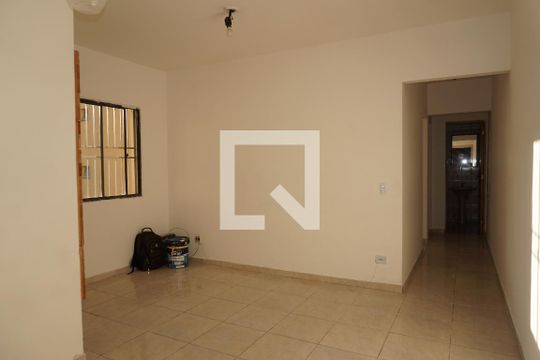 Sala de apartamento para alugar com 2 quartos, 53m² em Jardim Vitória, Embu das Artes