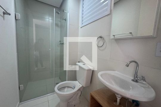 Banheiro de apartamento para alugar com 2 quartos, 42m² em Vila Osasco, Osasco