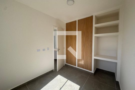 Quarto 2 de apartamento para alugar com 2 quartos, 42m² em Vila Osasco, Osasco