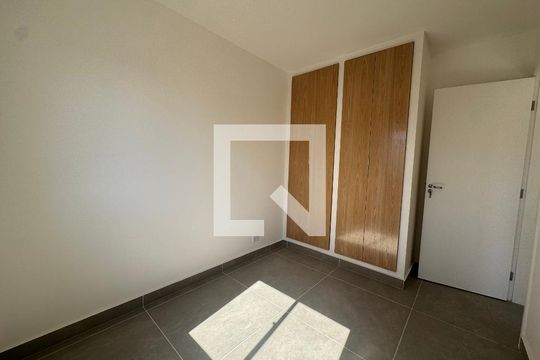 Quarto 1 de apartamento para alugar com 2 quartos, 42m² em Vila Osasco, Osasco