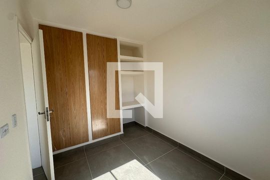 Quarto 2 de apartamento para alugar com 2 quartos, 42m² em Vila Osasco, Osasco