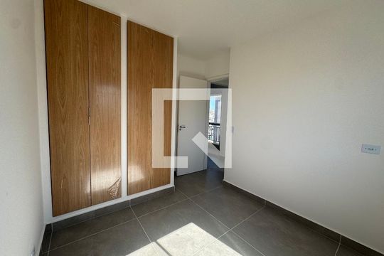 Quarto 2 de apartamento para alugar com 2 quartos, 47m² em Vila Osasco, Osasco