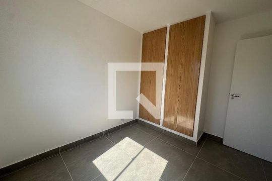 Quarto 2 de apartamento para alugar com 2 quartos, 47m² em Vila Osasco, Osasco