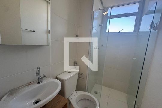 Banheiro de apartamento para alugar com 2 quartos, 45m² em Vila Osasco, Osasco