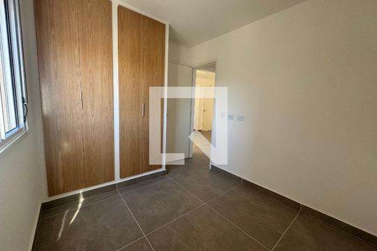 Quarto 1 de apartamento para alugar com 2 quartos, 45m² em Vila Osasco, Osasco