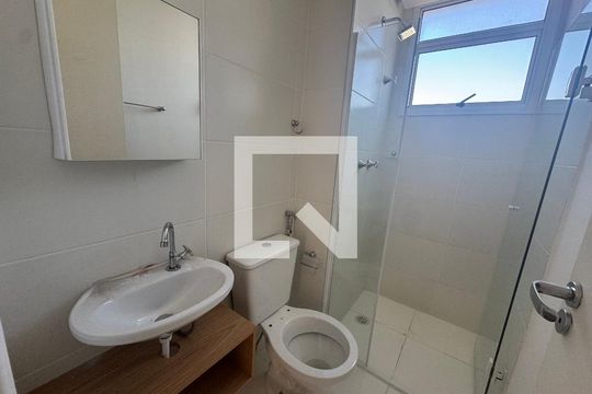 Banheiro de apartamento para alugar com 2 quartos, 45m² em Vila Osasco, Osasco