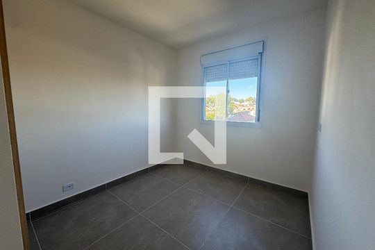 Quarto 2 de apartamento para alugar com 2 quartos, 45m² em Vila Osasco, Osasco
