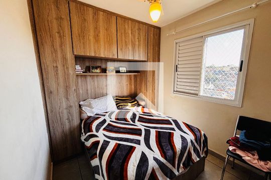 Quarto de apartamento para alugar com 2 quartos, 55m² em Conceicao, Osasco