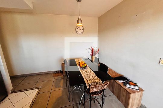 Sala de apartamento para alugar com 2 quartos, 55m² em Conceicao, Osasco