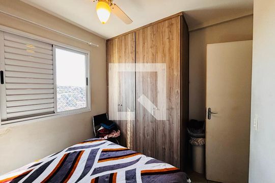 Quarto de apartamento para alugar com 2 quartos, 55m² em Conceicao, Osasco