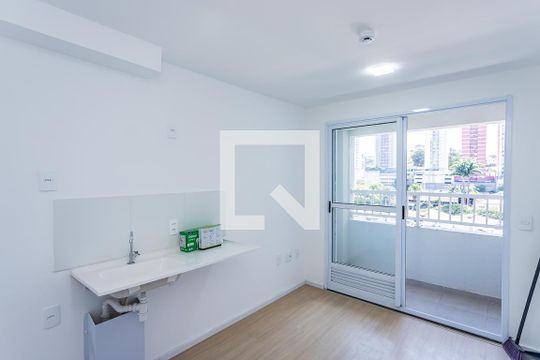 Sala e cozinha de apartamento para alugar com 1 quarto, 28m² em Freguesia do Ó, São Paulo