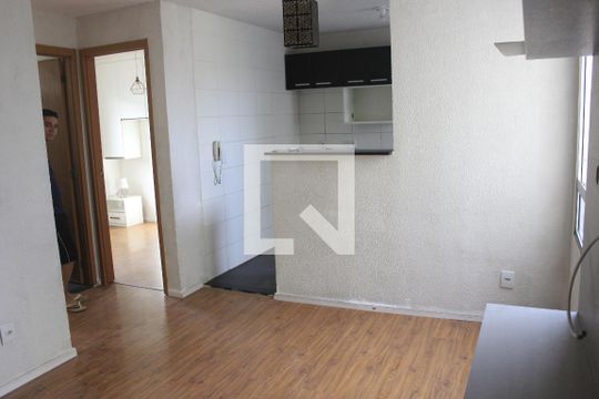 Sala de apartamento para alugar com 2 quartos, 46m² em Água Chata, Guarulhos